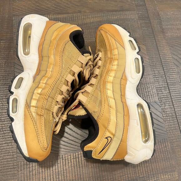 Nike Air Max 95 Metallic Gold women 7 - Picture 8 of 11